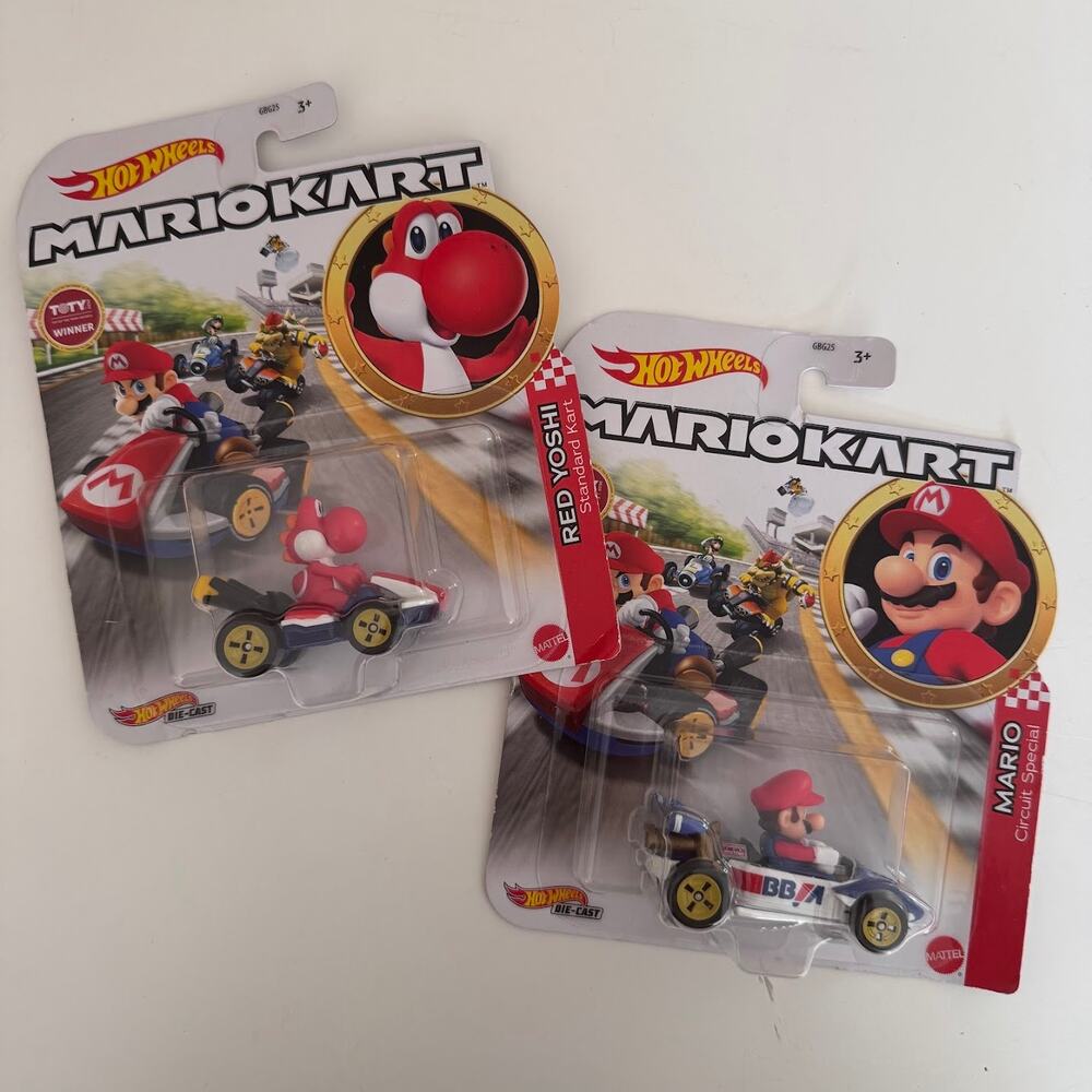 Hot Wheels Mario Kart Red Yoshi and Mario Circuit Special Die-Cast Car NEW